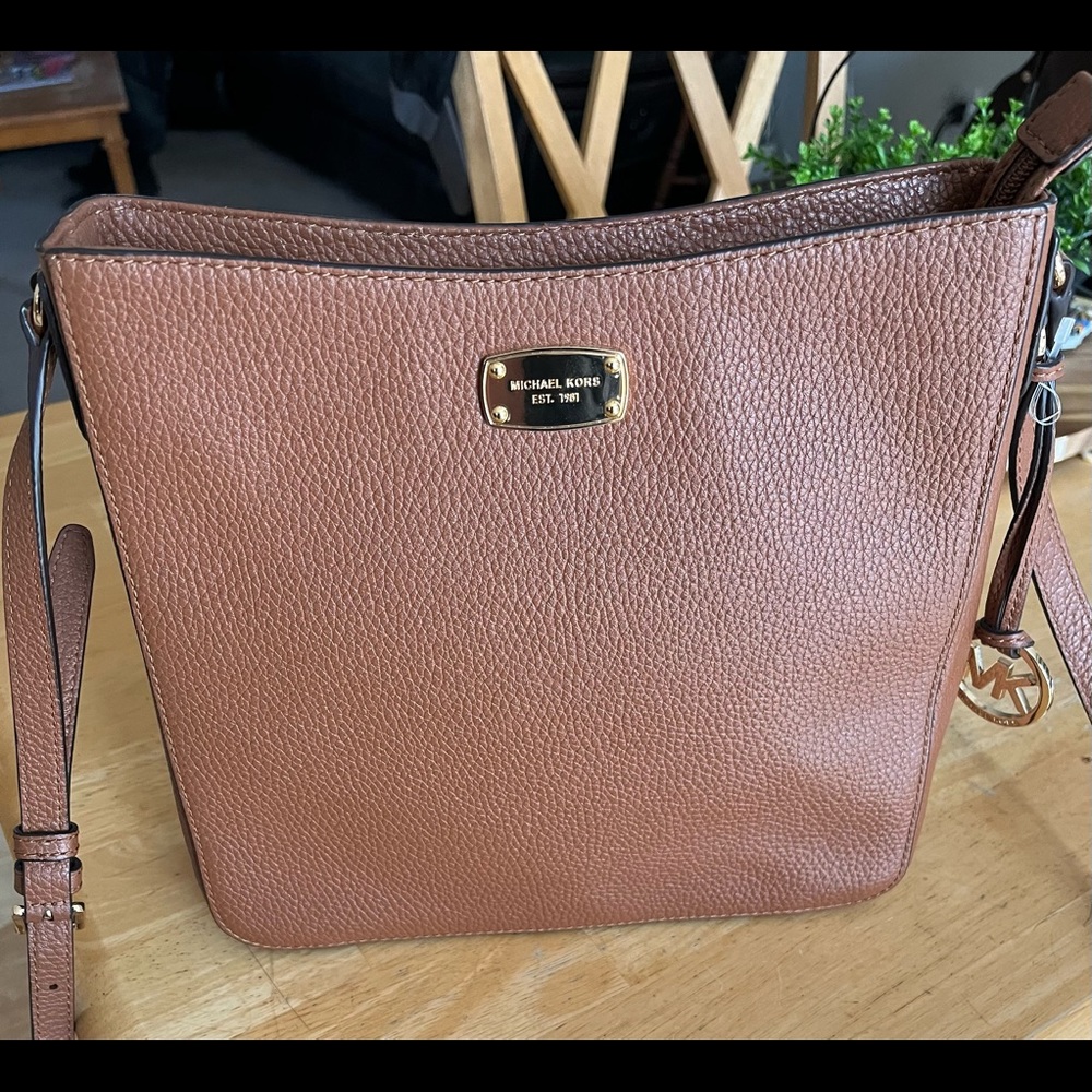 Michael Kors Jet Set Brown leather bag New with out tags